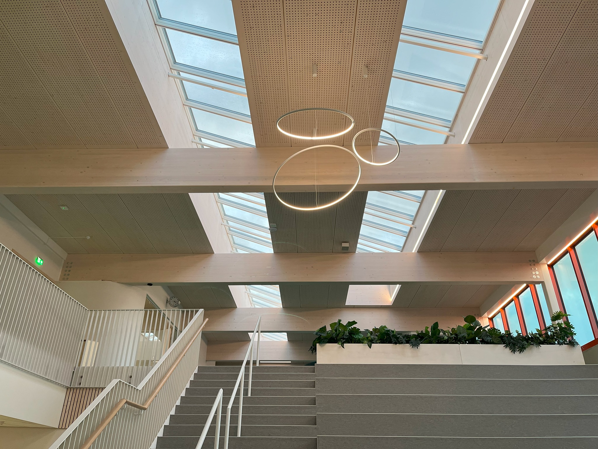 Project - Ashram College (foto: Antwan Timmers tijdens de officiële opening van het gebouw) - afb1