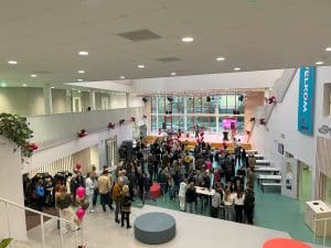 Fotogallerij - project - Ashram College (foto: Antwan Timmers tijdens de officiële opening van het gebouw)